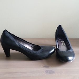 Tsubo Black 2" Leather Pumps, 8.5